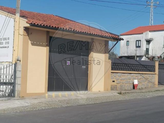 Armazém alugar em Santa Maria Da Feira, Aveiro