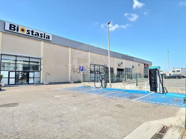 Armazém alugar em Palhais, Setúbal