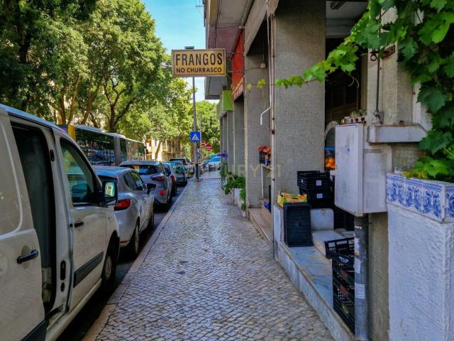 Loja alugar em Santa Clara, Lisboa