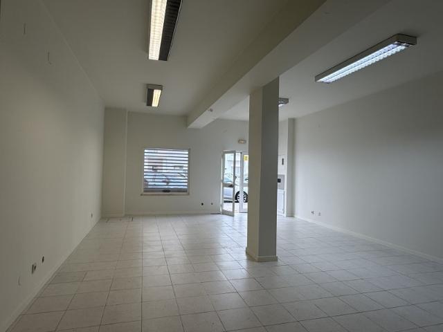 Loja alugar em Bairro do Aqueduto, Oeiras