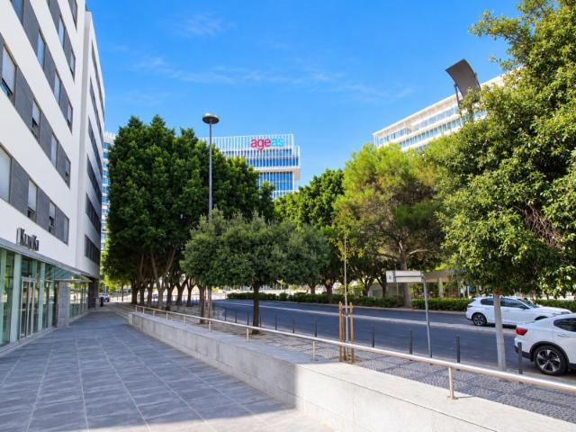 Loja alugar em Quinta das Laranjeiras, Lisboa