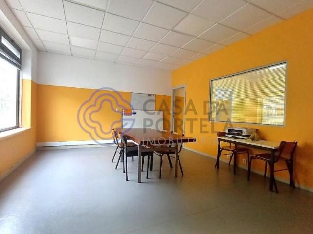 Ponto Comercial alugar em Algueirão-mem Martins, Urbanização do Pinhal