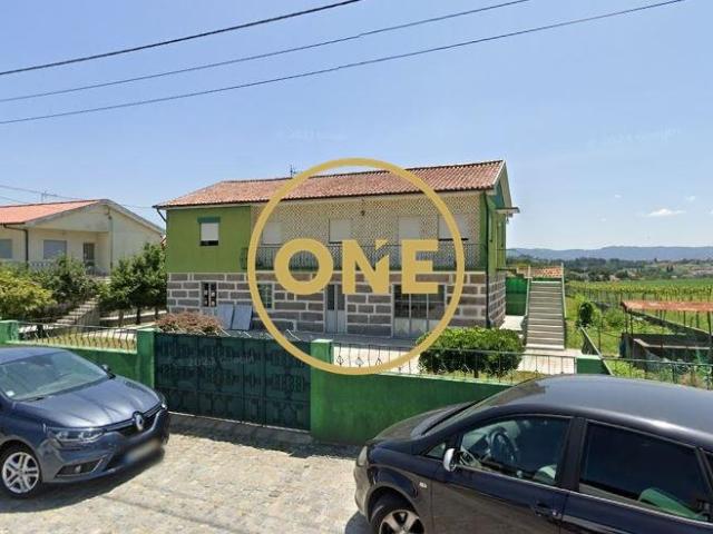 Ponto Comercial alugar em Vermoim, Monte dos Combros