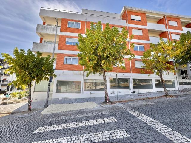 Loja alugar em Santo Tirso, Porto