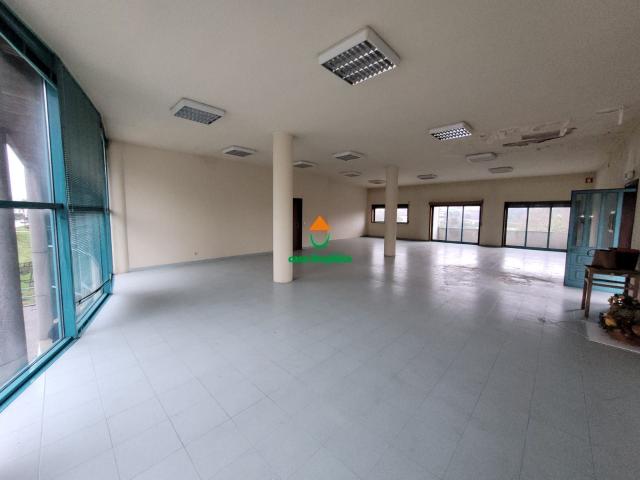 Ponto Comercial alugar em Paredes Ponto Comercial alugar em Paredes