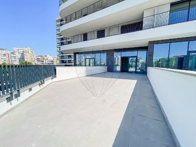 Loja alugar em Núcleo Urbano Histórico de Algés, Oeiras