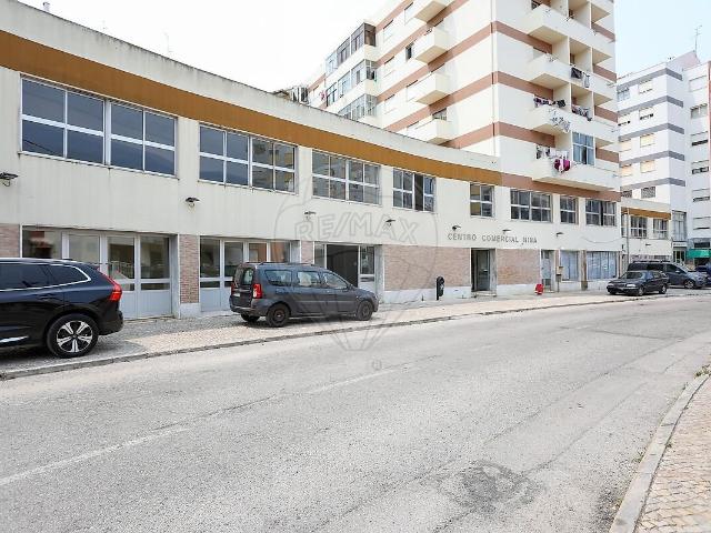 Loja alugar em Quinta do Paço, Seixal
