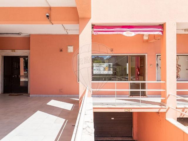 Loja alugar em Carcavelos e Parede, Cascais
