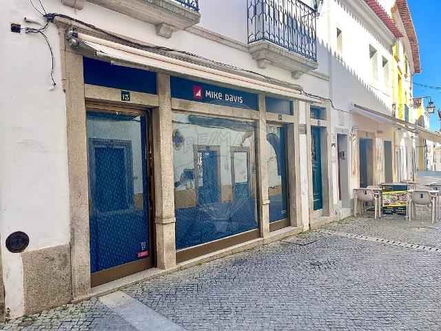 Loja alugar em Évora (São Mamede, Sé, São Pedro e Santo Antão), Évora