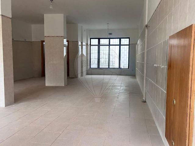 Loja alugar em Laranjeiro e Feijó, Almada