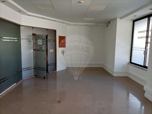 Loja alugar em Carnide, Lisboa