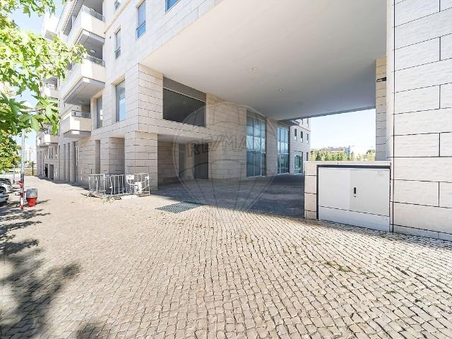 Loja alugar em Alta de Lisboa, Lisboa