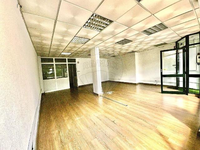 Loja alugar em Urbanização Vila Chã, Amadora