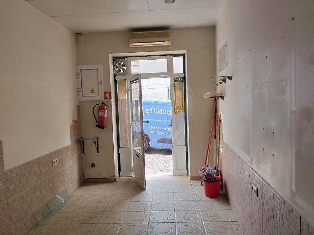 Ponto Comercial alugar em Leiria, Urbisol