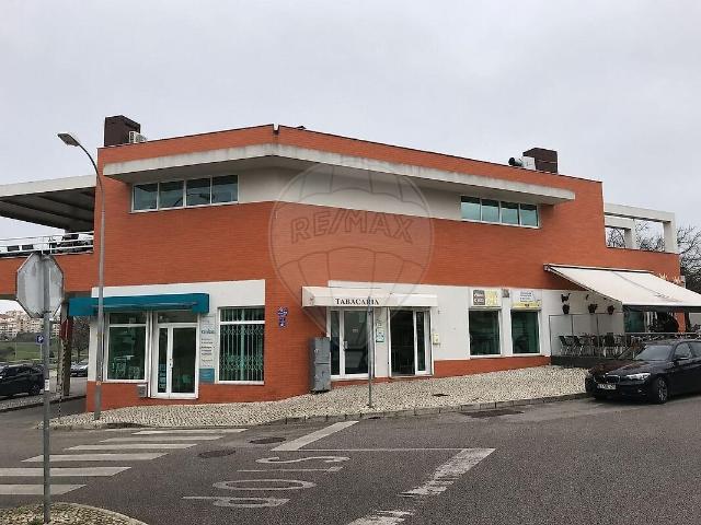 Loja alugar em Alto da Terrugem, Oeiras