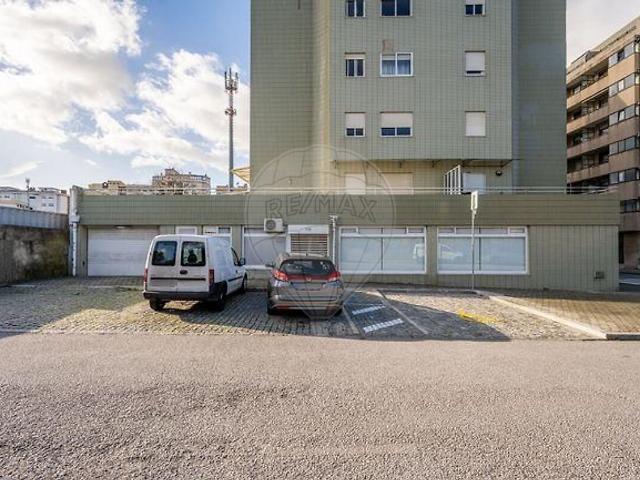 Loja alugar em Santa Marinha, Vila Nova de Gaia