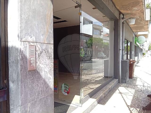 Loja alugar em Santo Tirso, Couto (Santa Cristina e São Miguel) e Burgães, Santo Tirso