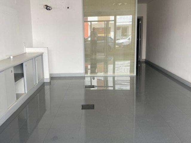 Loja alugar em Falagueira, Amadora