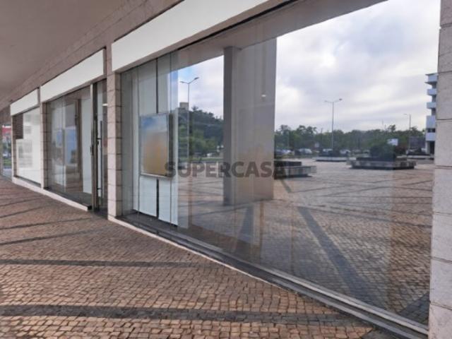 Armazém venda em Leiria