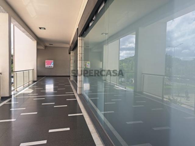 Armazém venda em Leiria