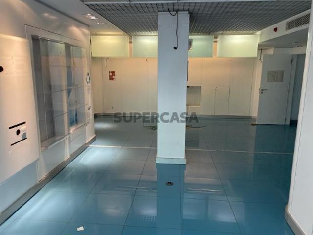 Armazém venda em Lisboa