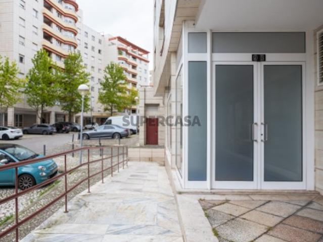 Armazém venda em Lisboa