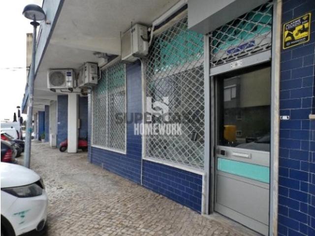 Armazém venda em Loures