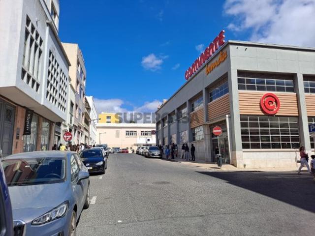 Armazém venda em Lisboa
