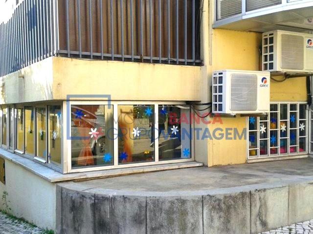 Loja venda em São Francisco Xavier, Lisboa