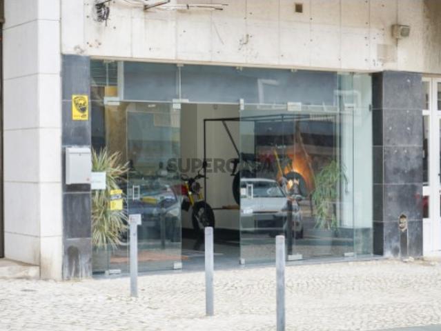 Armazém venda em Lisboa