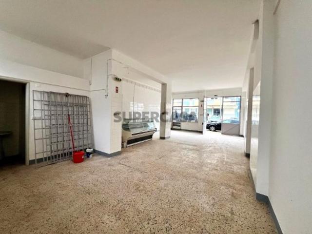 Armazém venda em Damaia, Amadora