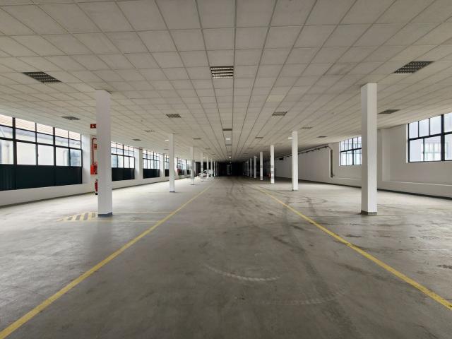 Armazém alugar em Areosa, Porto