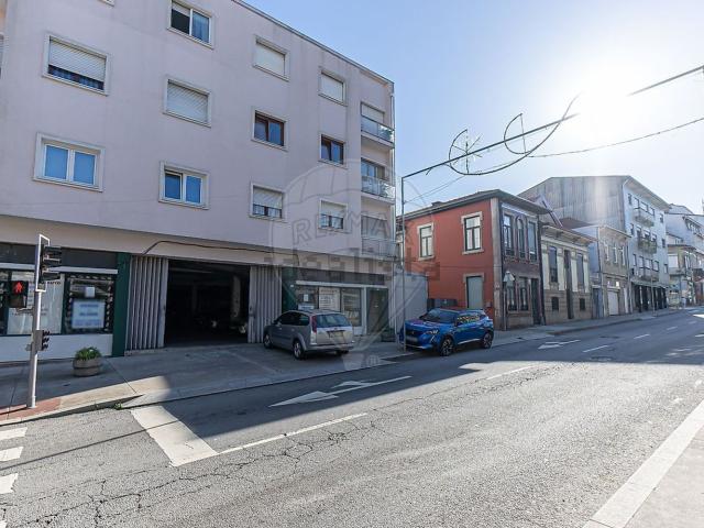 Armazém alugar em Porto