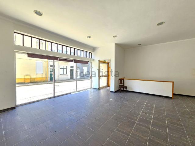Ponto Comercial alugar em Paranhos, Paranhos