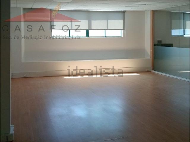 Armazém alugar em Paranhos, Porto