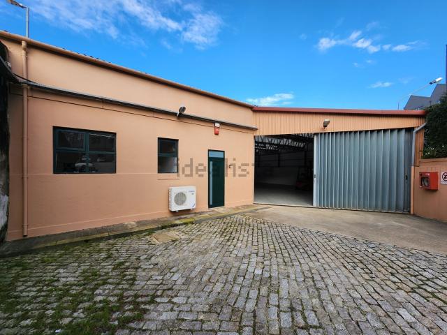 Armazém alugar em Areosa, Porto