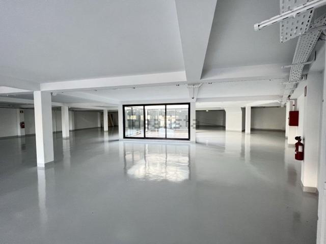 Armazém alugar em Porto
