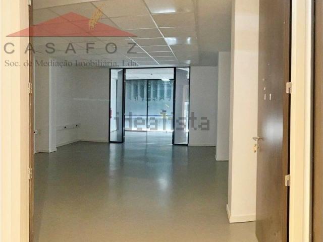 Armazém alugar em Paranhos, Porto