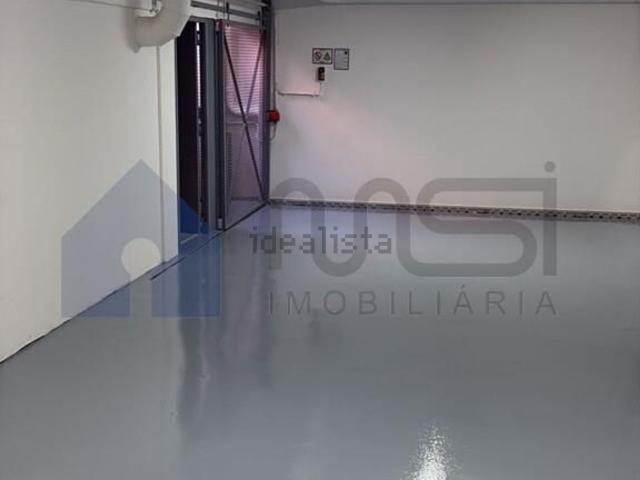 Armazém alugar em Porto