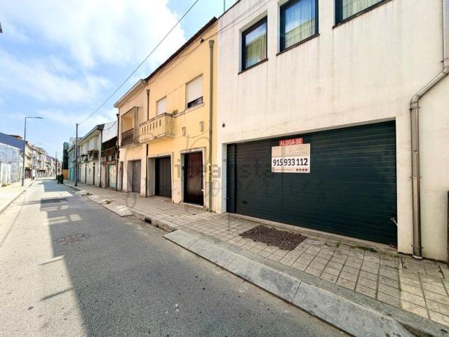 Armazém alugar em Porto