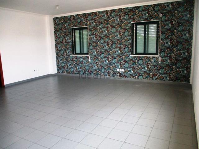 Loja alugar em Judia, Montijo