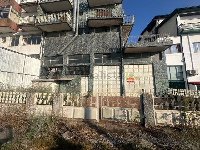 Armazém alugar em Milhundos, Penafiel