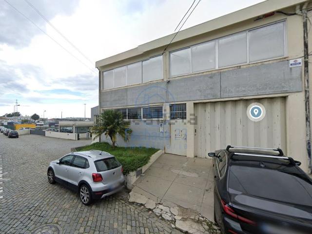 Armazém alugar em Porto