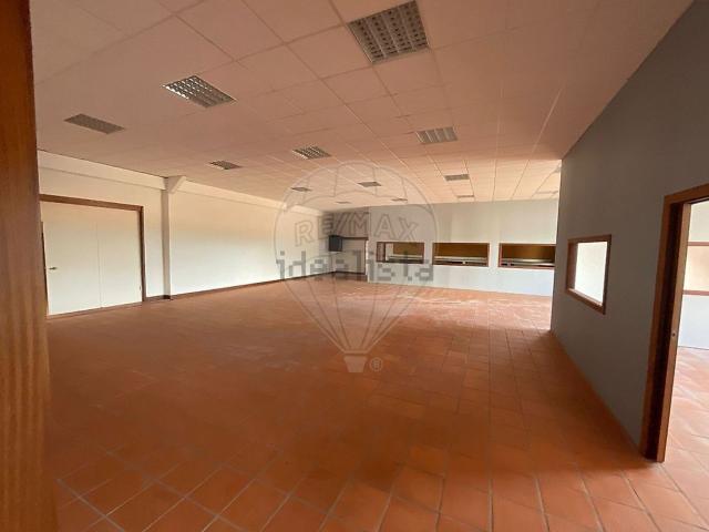 Armazém alugar em Vila Nova De Gaia, Porto