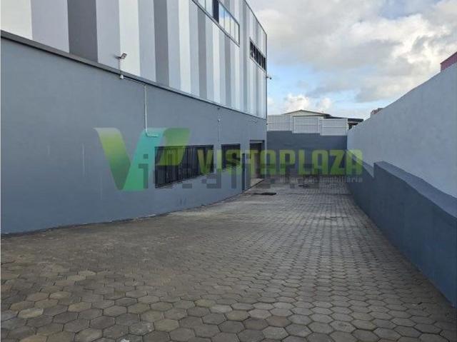 Armazém alugar em Chão das Donas, Portimão