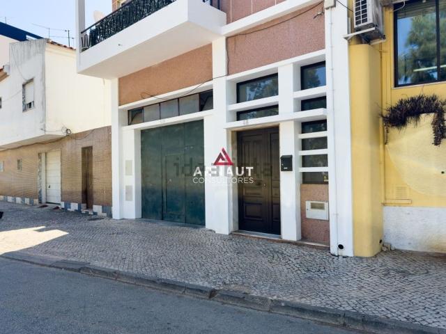 Armazém alugar em Bom Retiro, Portimão