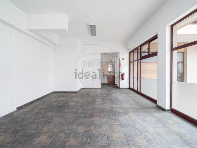 Loja alugar em Três Bicos, Portimão