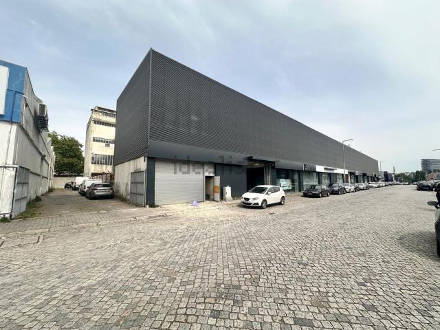 Armazém alugar em Porto