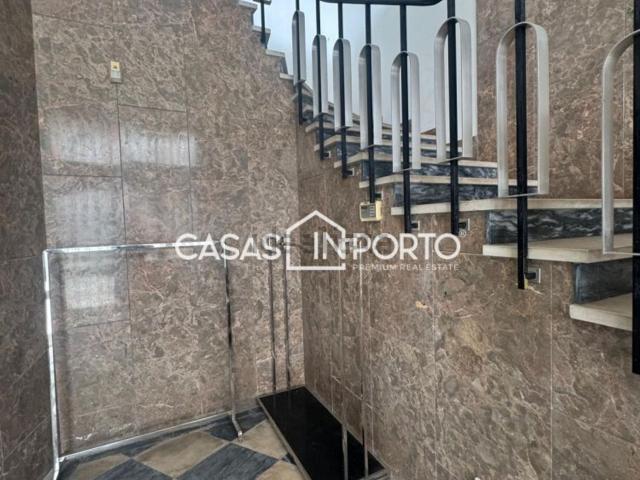 Armazém alugar em Porto