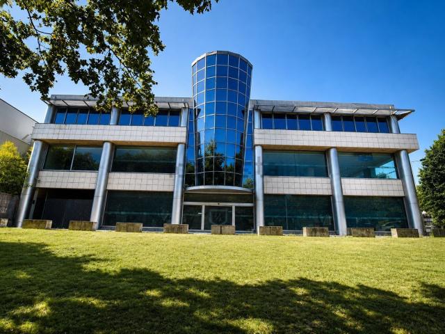 Loja alugar em Bairro de Pereiró (Praceta José Régio), Porto